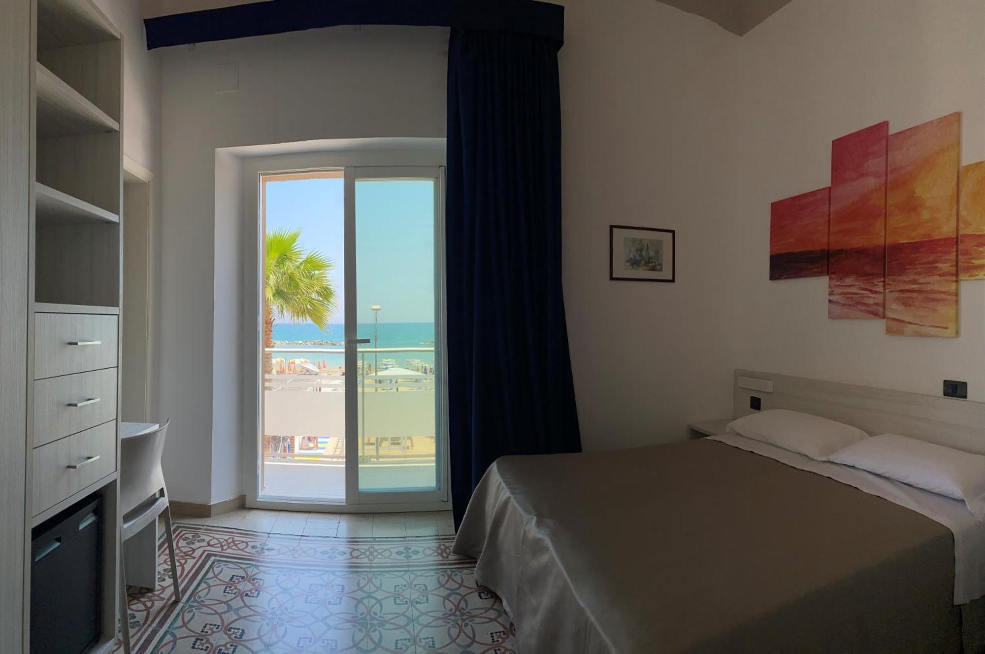 Hotel Ideal Cupra Marittima Bagian luar foto