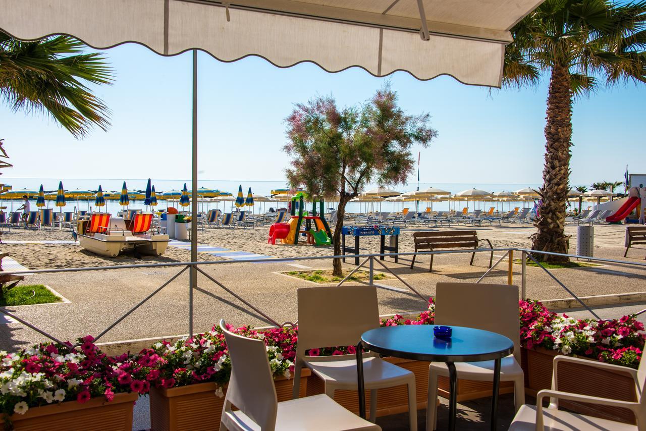 Hotel Ideal Cupra Marittima Bagian luar foto
