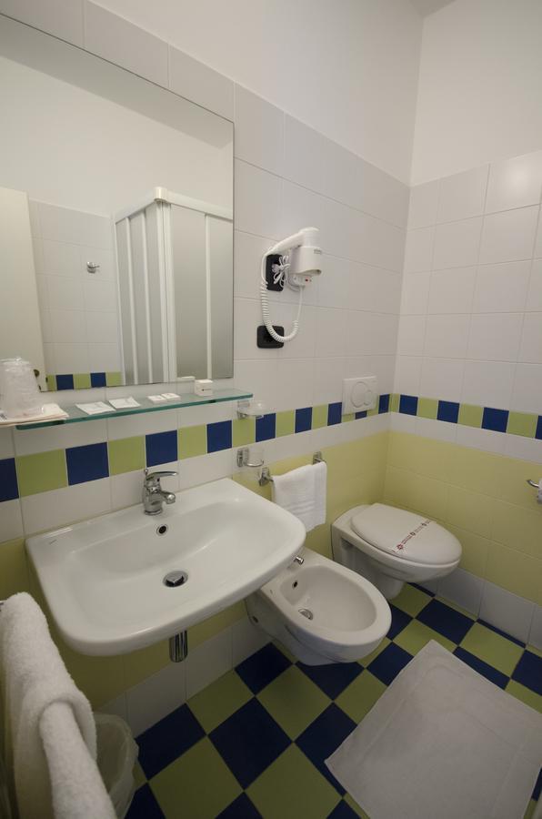 Hotel Ideal Cupra Marittima Bagian luar foto