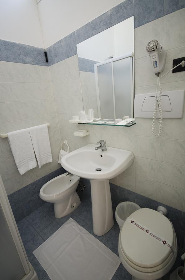Hotel Ideal Cupra Marittima Bagian luar foto