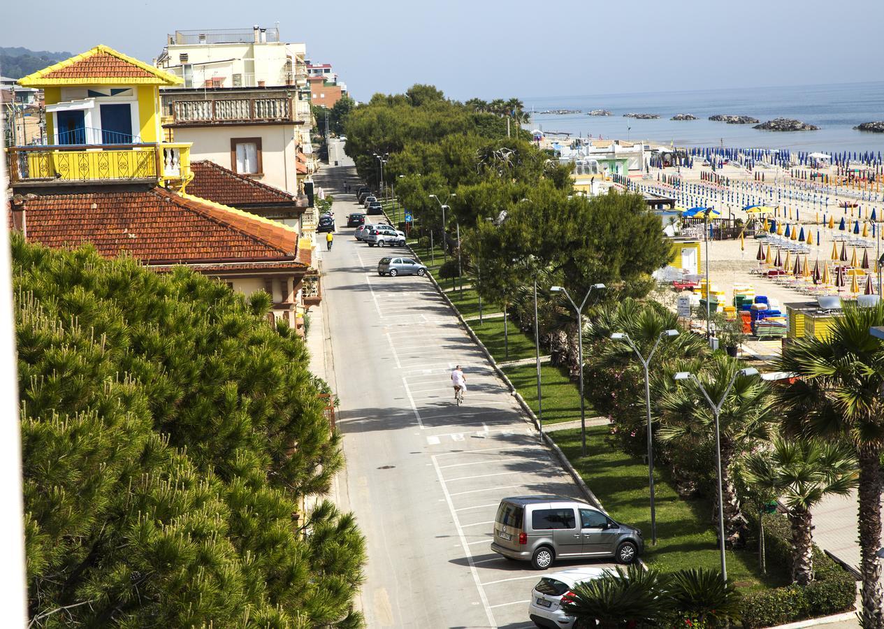 Hotel Ideal Cupra Marittima Bagian luar foto